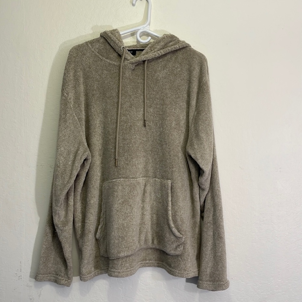 Forever 21 Fuzzy Tan Hoodie Size Large Men. Great Condition, rarely used 9.5/10